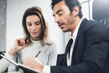 欠款追偿至何种金额可启动强制执行程序？